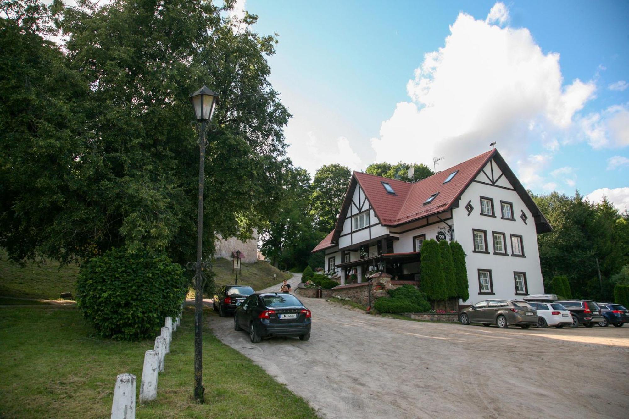 Pils Hotel Kandava Luaran gambar